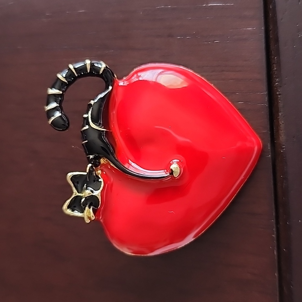 Lazy Black Cat Loving Heart Brooch BRG